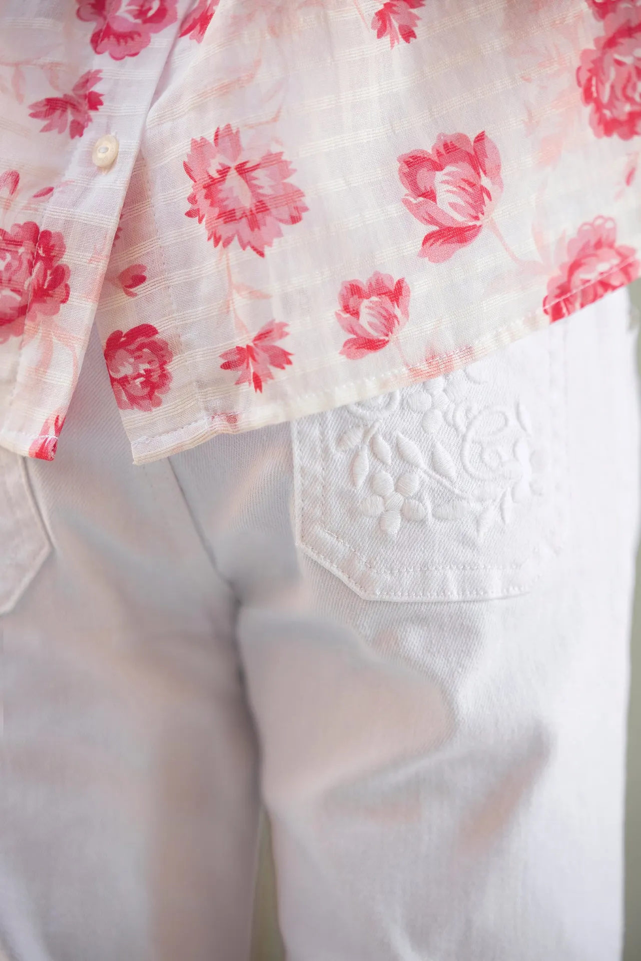 Blouse - White Hibiscus Flowers